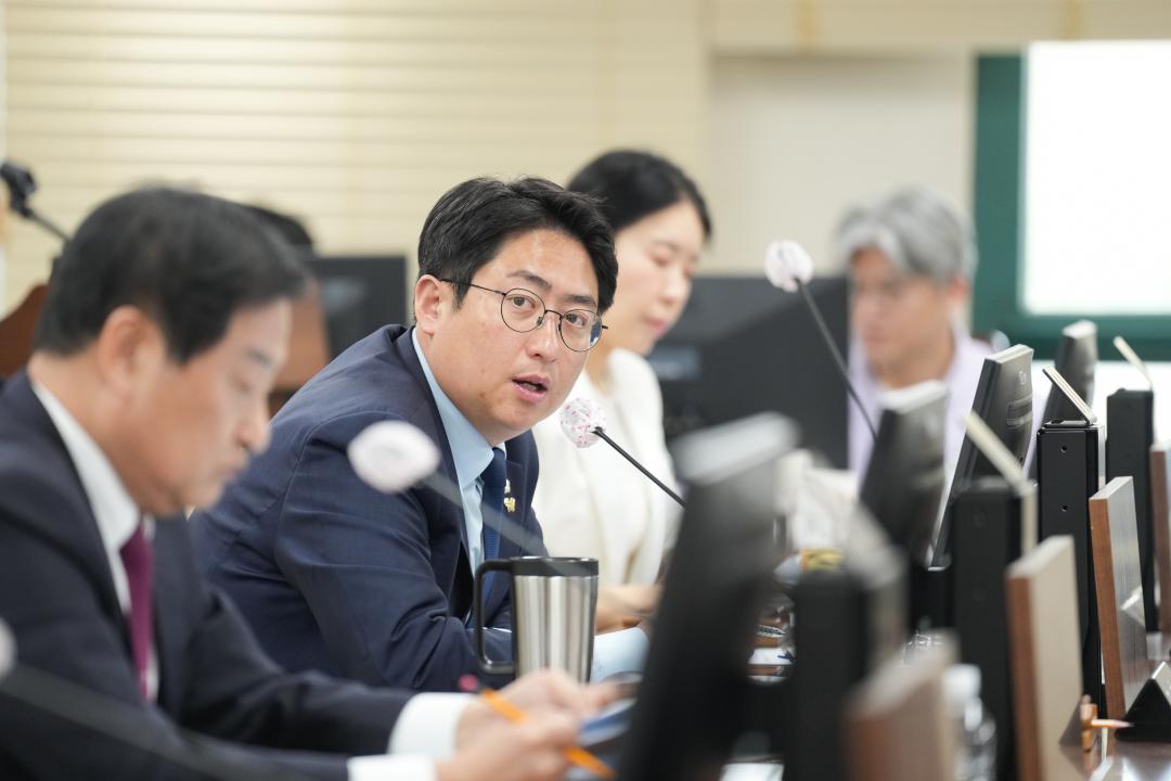 '제276회 임시회 복지건설위원회' 게시글의 사진(5) 'JN105374.jpg'