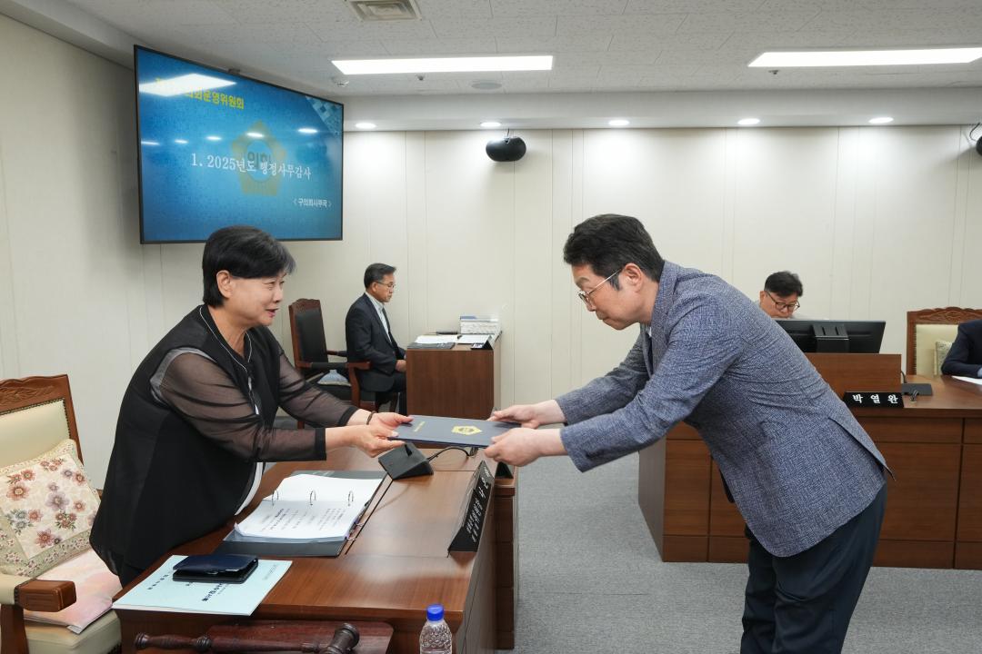 '제277회 정례회 의회운영위원회 행정사무감사' 게시글의 사진(4) 'JN203459.jpg'
