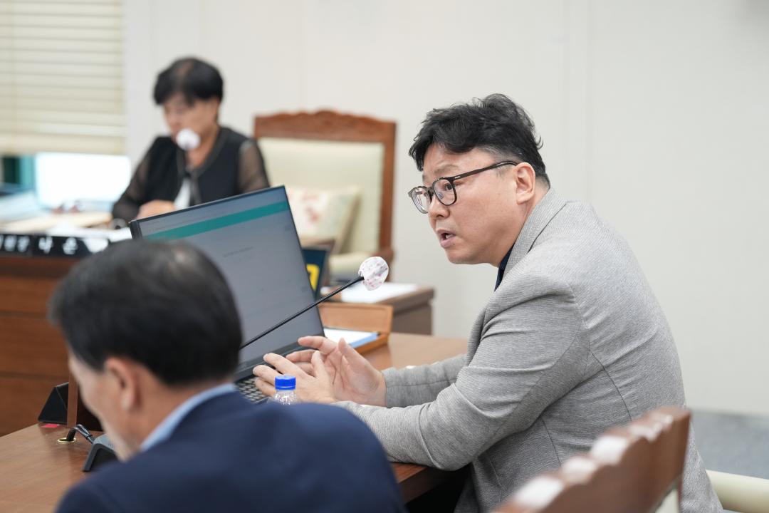 '제277회 정례회 의회운영위원회 행정사무감사' 게시글의 사진(12) 'JN108649.jpg'