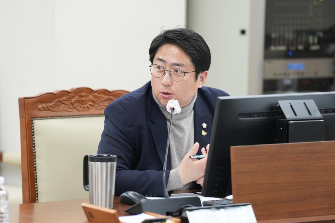 '제275회 임시회 복지건설위원회' 게시글의 사진(6) 'JN102605.jpg'